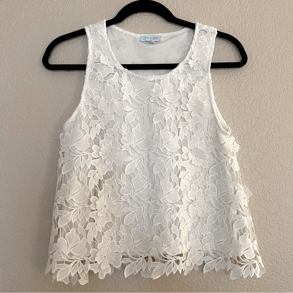 Jun & Ivy Flower Lace tank